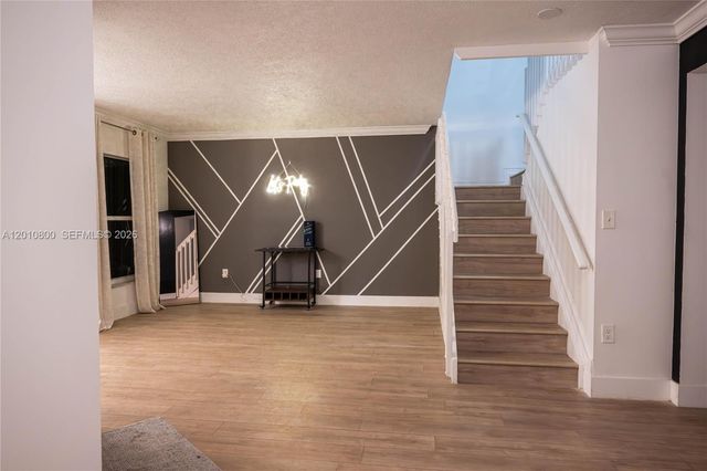 9167 Fontainebleau Blvd 6, Miami, FL 33172