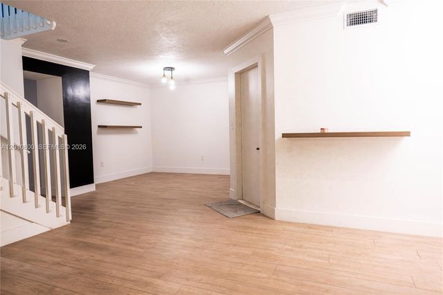 9167 Fontainebleau Blvd 6, Miami, FL 33172