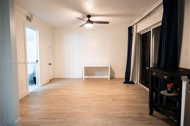 9167 Fontainebleau Blvd 6, Miami, FL 33172