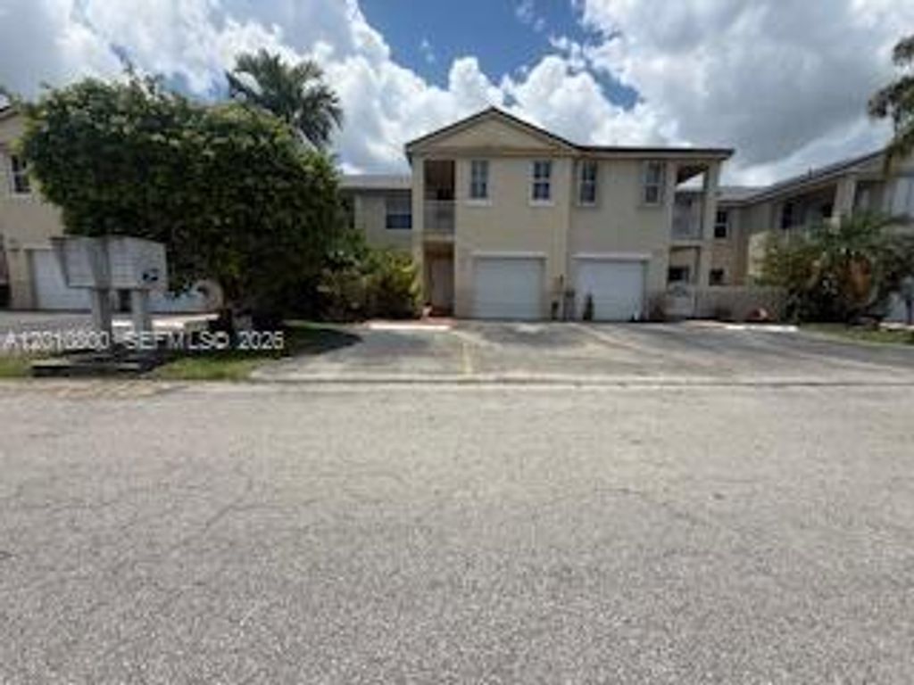 9167 Fontainebleau Blvd 6, Miami, FL 33172
