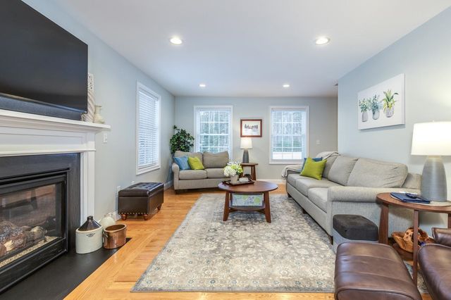 104 Olde Bridge Lane, Epping, NH 03042