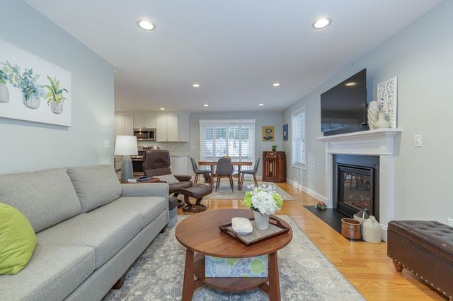 104 Olde Bridge Lane, Epping, NH 03042