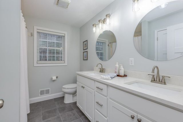 104 Olde Bridge Lane, Epping, NH 03042