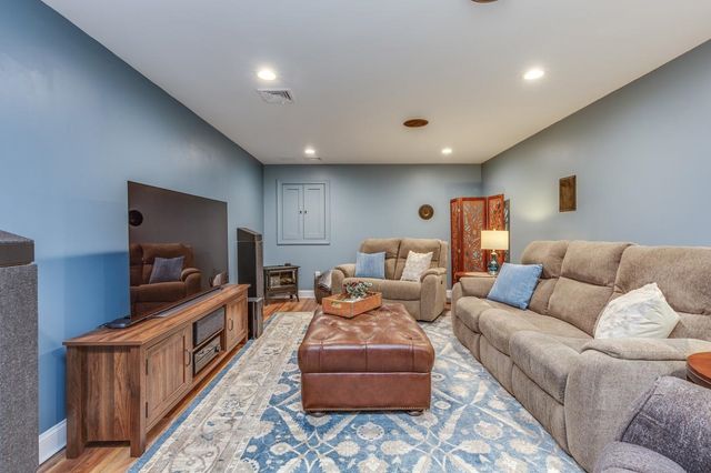 104 Olde Bridge Lane, Epping, NH 03042