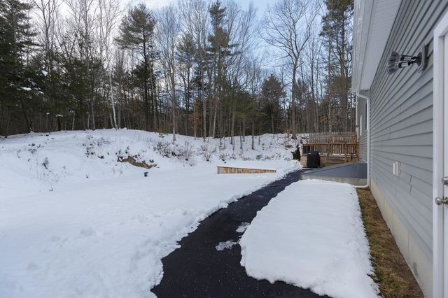 104 Olde Bridge Lane, Epping, NH 03042