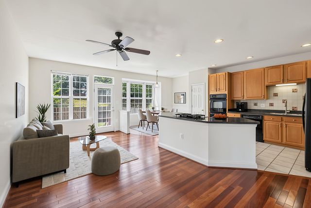 825 BLUEFIELD SQ NE, Leesburg, VA 20176