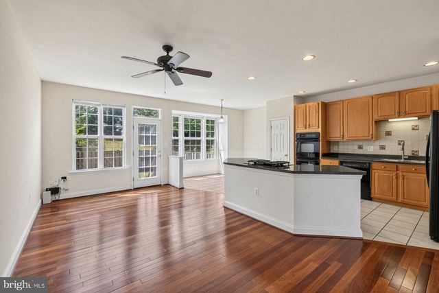 825 BLUEFIELD SQ NE, Leesburg, VA 20176