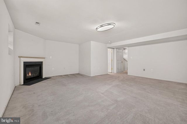 825 BLUEFIELD SQ NE, Leesburg, VA 20176