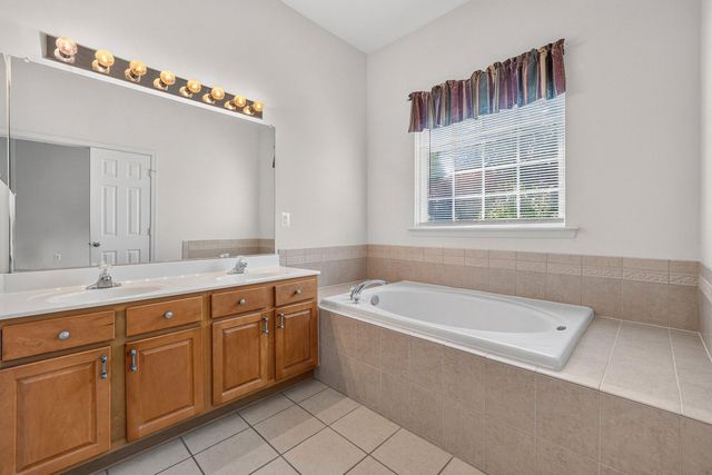 825 BLUEFIELD SQ NE, Leesburg, VA 20176