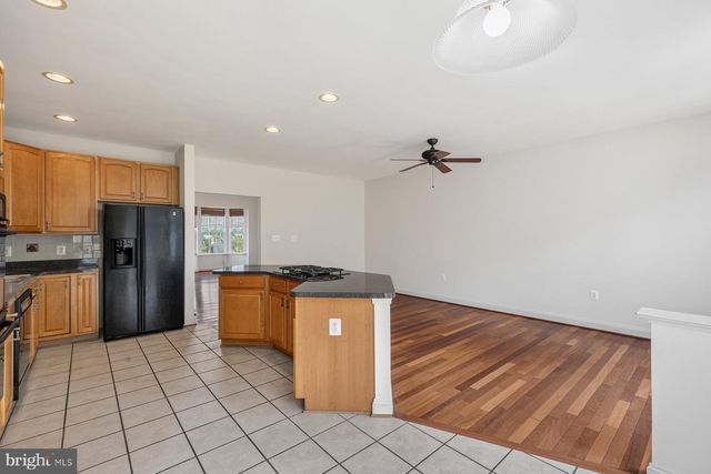 825 BLUEFIELD SQ NE, Leesburg, VA 20176