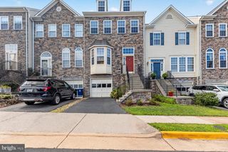 825 BLUEFIELD SQ NE, Leesburg, VA 20176
