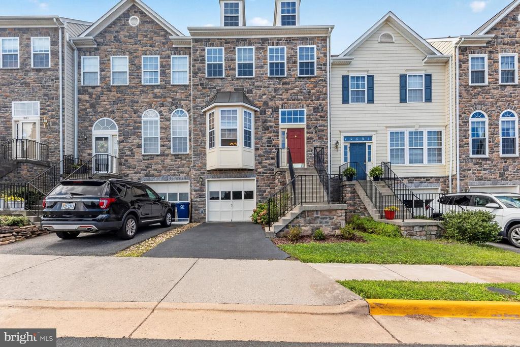 825 BLUEFIELD SQ NE, Leesburg, VA 20176