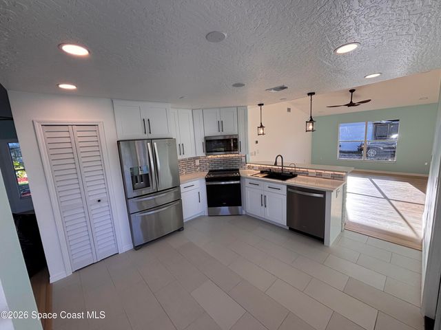 1038 Lynbrook Street NW, Palm Bay, FL 32907