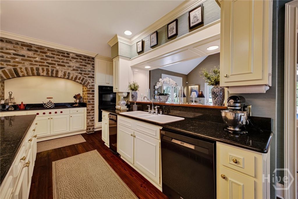Image 15 of property listing at 19 Cotton Crossing, Savannah, GA 31411