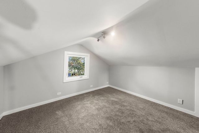 5701 W 89th Place, Oak Lawn, IL 60453