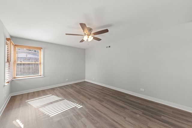 5701 W 89th Place, Oak Lawn, IL 60453