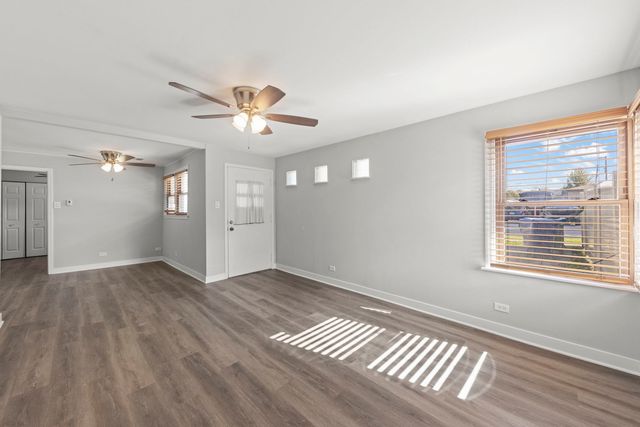 5701 W 89th Place, Oak Lawn, IL 60453