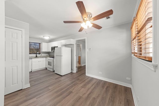 5701 W 89th Place, Oak Lawn, IL 60453