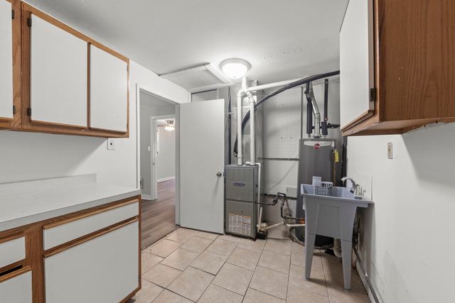 5701 W 89th Place, Oak Lawn, IL 60453