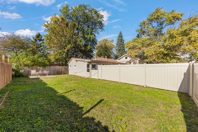 5701 W 89th Place, Oak Lawn, IL 60453