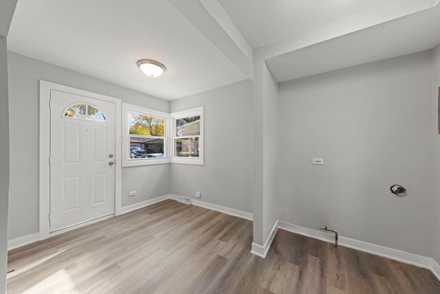 5701 W 89th Place, Oak Lawn, IL 60453