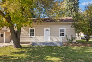 5701 W 89th Place, Oak Lawn, IL 60453