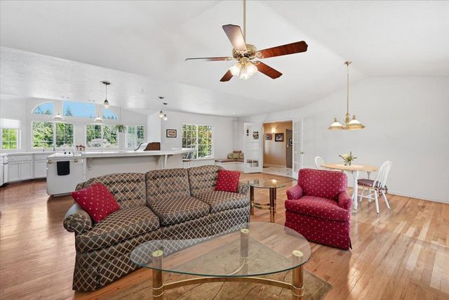 11452 Polaris Dr, Grass Valley, CA 95949