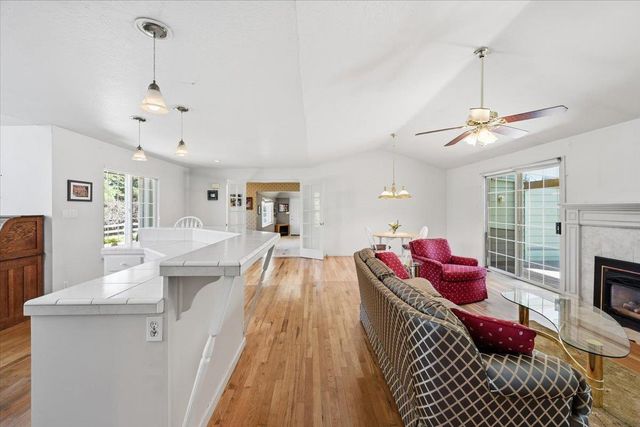 11452 Polaris Dr, Grass Valley, CA 95949