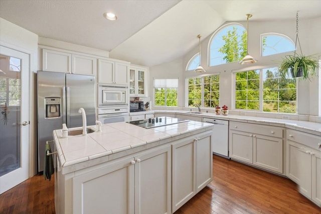11452 Polaris Dr, Grass Valley, CA 95949