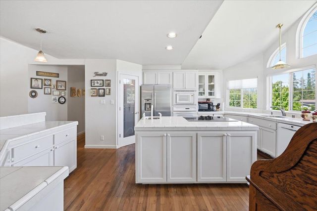 11452 Polaris Dr, Grass Valley, CA 95949