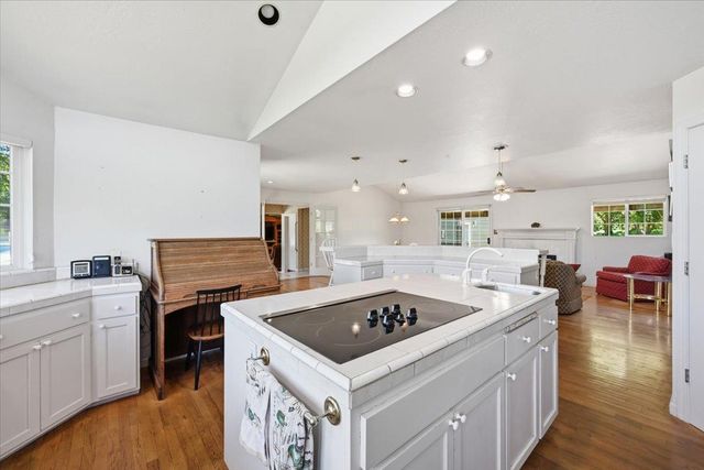 11452 Polaris Dr, Grass Valley, CA 95949