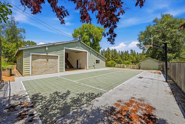 11452 Polaris Dr, Grass Valley, CA 95949