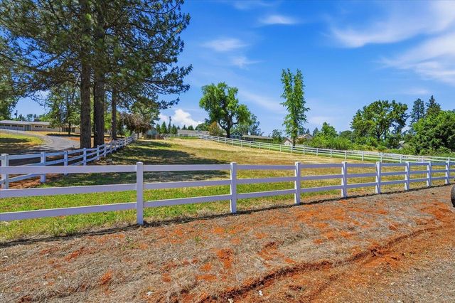 11452 Polaris Dr, Grass Valley, CA 95949