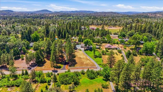 11452 Polaris Dr, Grass Valley, CA 95949
