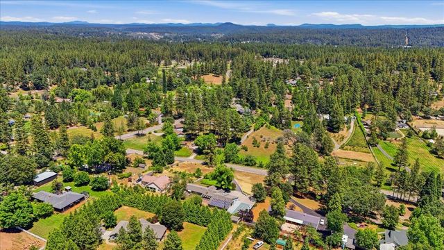 11452 Polaris Dr, Grass Valley, CA 95949