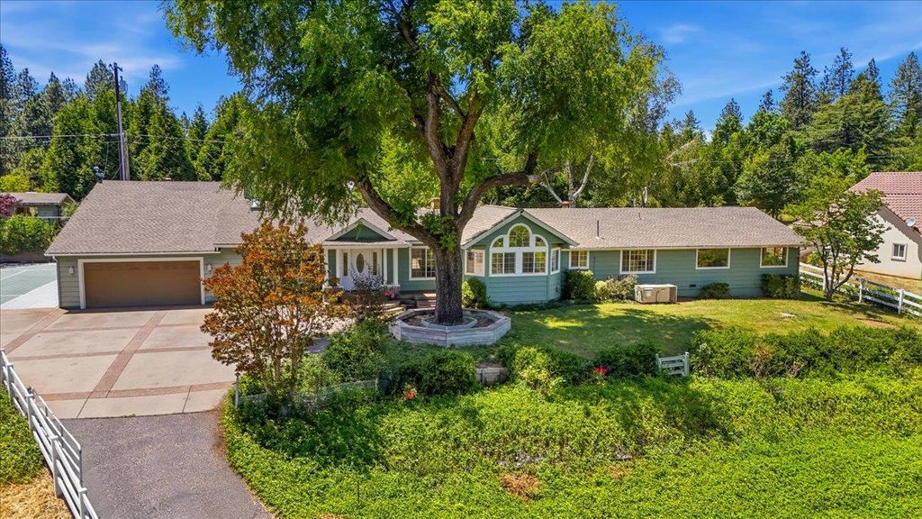 11452 Polaris Dr, Grass Valley, CA 95949