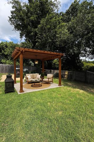 310 Kirby Creek Drive, Grand Prairie, TX 75052