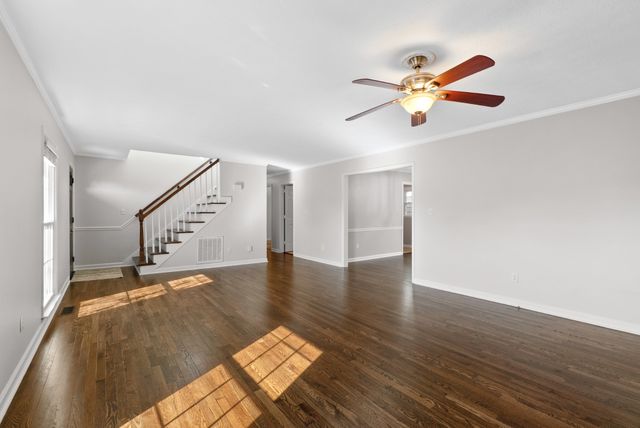 102 Pennsylvania Ave, White House, TN 37188