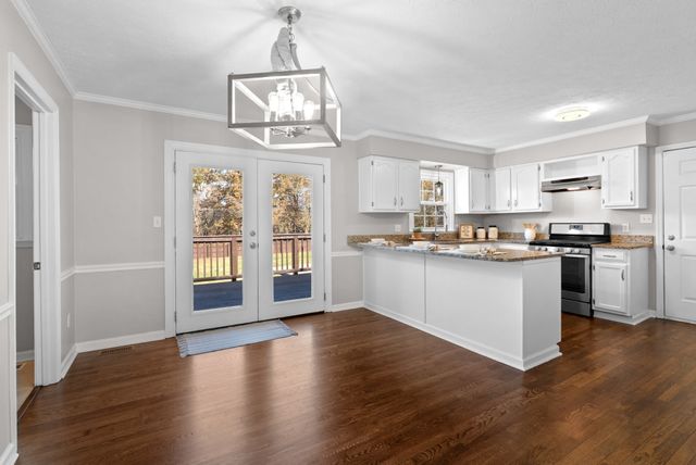 102 Pennsylvania Ave, White House, TN 37188