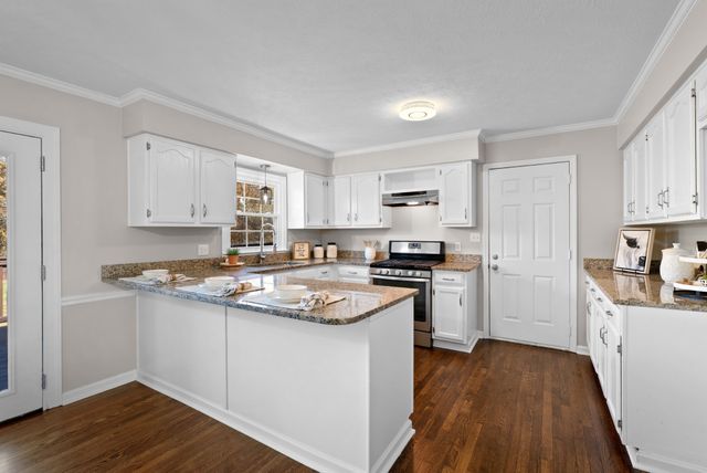 102 Pennsylvania Ave, White House, TN 37188