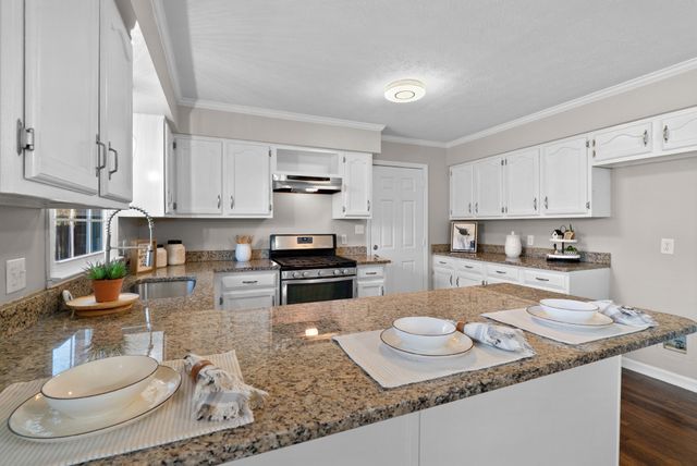 102 Pennsylvania Ave, White House, TN 37188