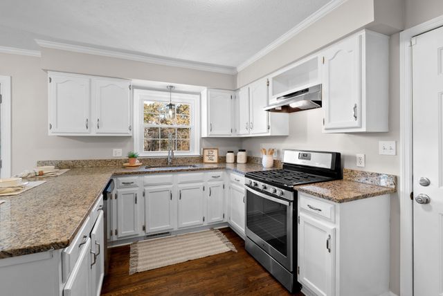 102 Pennsylvania Ave, White House, TN 37188