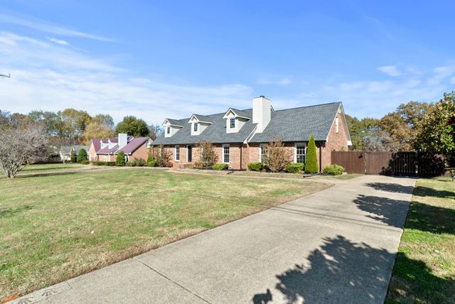 102 Pennsylvania Ave, White House, TN 37188