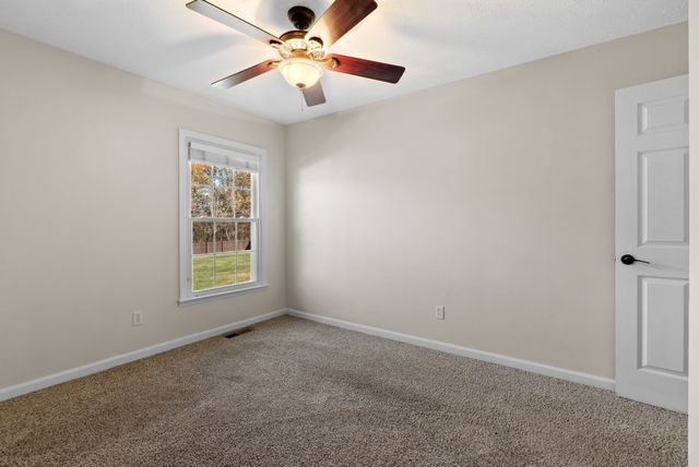 102 Pennsylvania Ave, White House, TN 37188