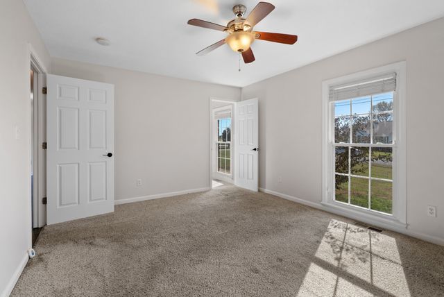 102 Pennsylvania Ave, White House, TN 37188