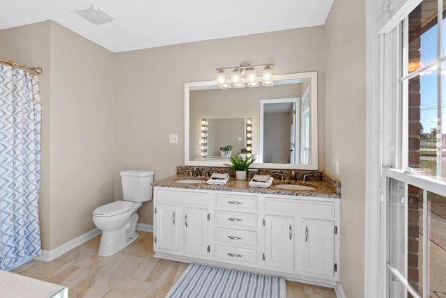 102 Pennsylvania Ave, White House, TN 37188