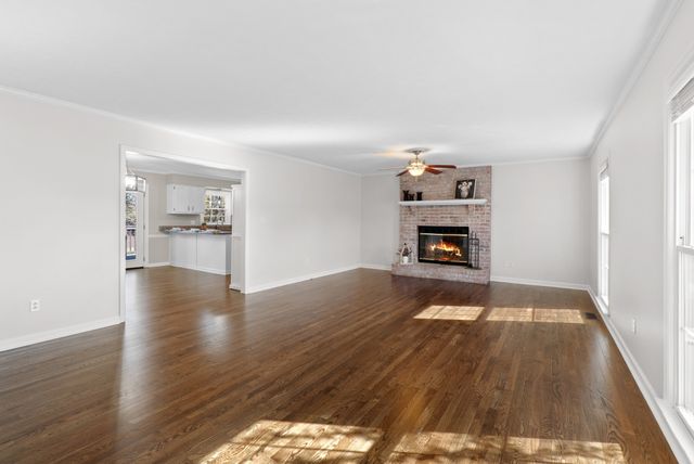 102 Pennsylvania Ave, White House, TN 37188