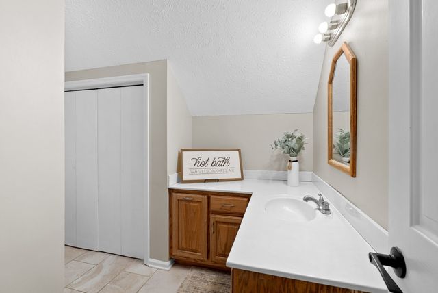 102 Pennsylvania Ave, White House, TN 37188