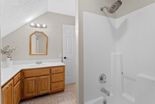 102 Pennsylvania Ave, White House, TN 37188