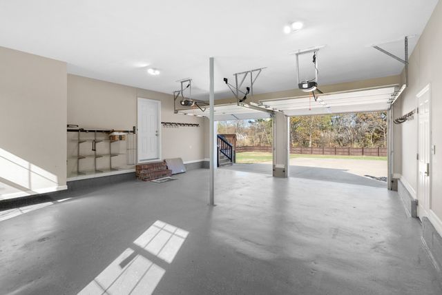 102 Pennsylvania Ave, White House, TN 37188